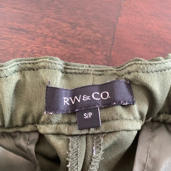 Green RW&CO shorts - Size Small - Picture 3 of 3